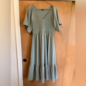 Green elastic flutter sleeve